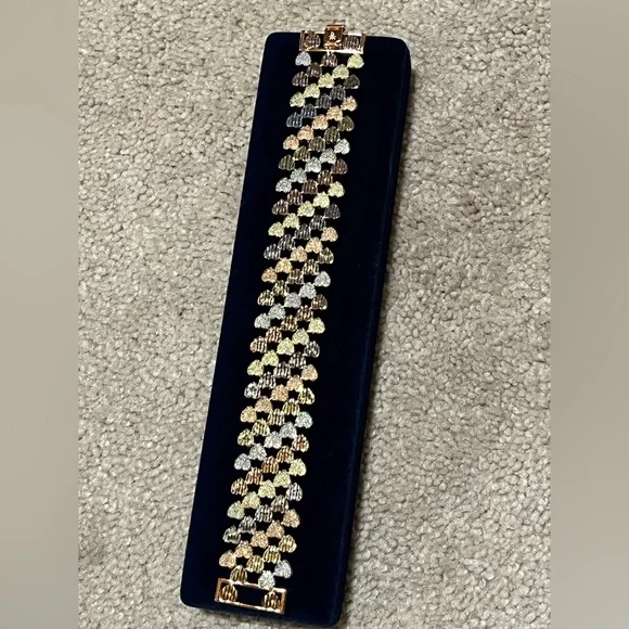 Beautiful Danbury Mint heart bracelet. Gold, silver and rose gold tones. - Picture 3 of 11